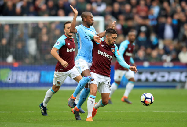 着众多球迷 着众多球迷